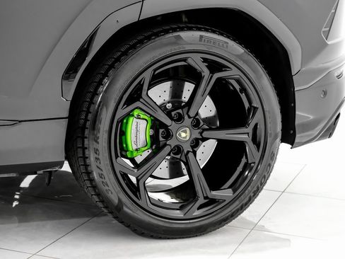Used 2021 Lamborghini Urus image 35