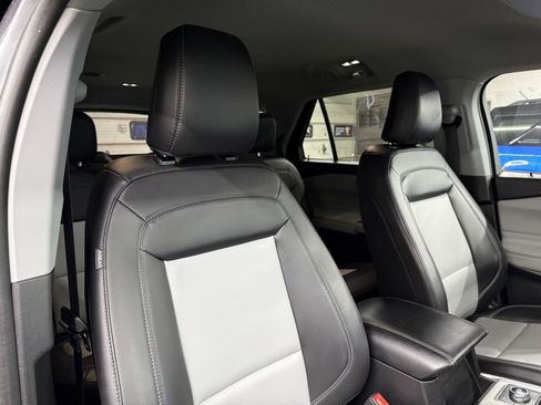 Used 2023 Ford Explorer XLT w/ Equipment Group 202A image 23