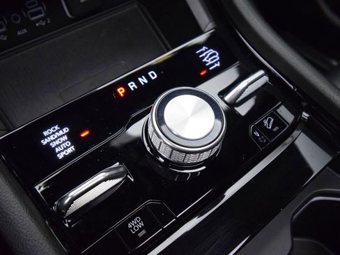 Used 2023 Jeep Grand Cherokee Overland w/ Luxury Tech Group IV AWD/4WD image 27