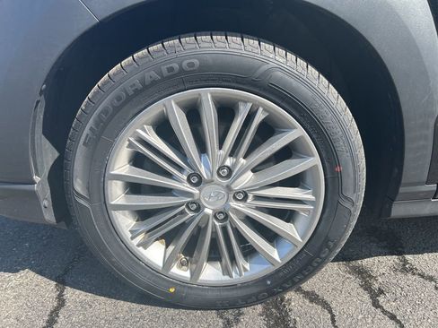 Used 2018 Hyundai Kona SEL image 12