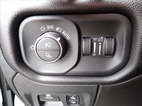 Used 2023 RAM 1500 Laramie AWD/4WD image 15