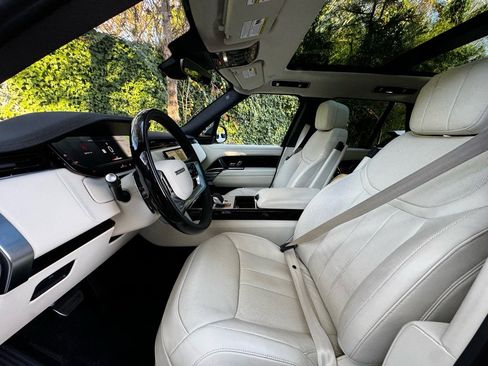 Used 2025 Land Rover Range Rover SE image 10