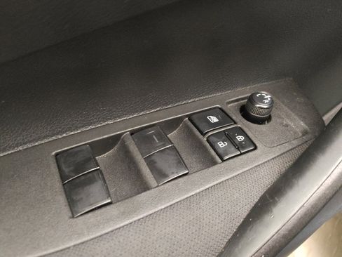 Used 2021 Toyota Corolla LE FWD image 27