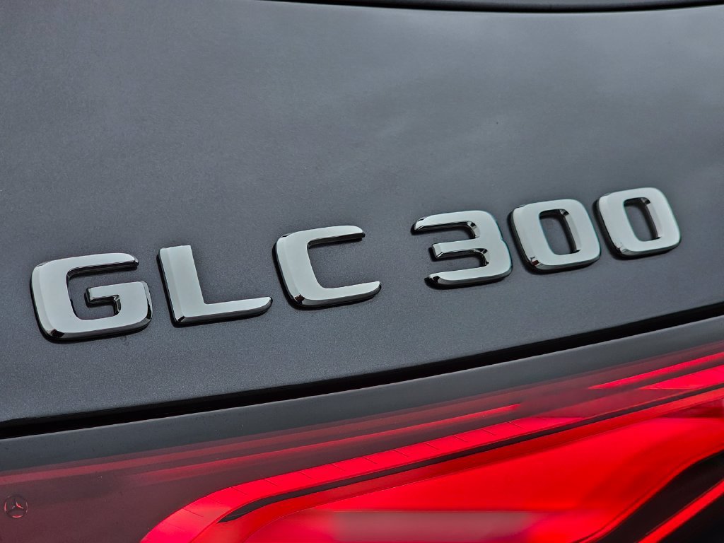 Used 2026 Mercedes-Benz GLC 300 image 12