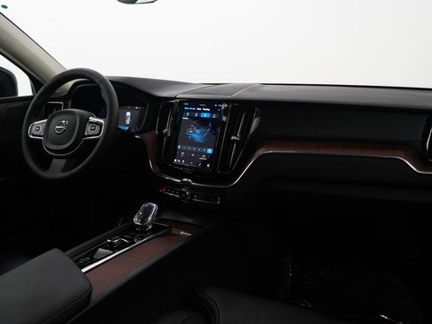 Used 2023 Volvo XC60 B6 Ultimate w/ Climate Package image 11