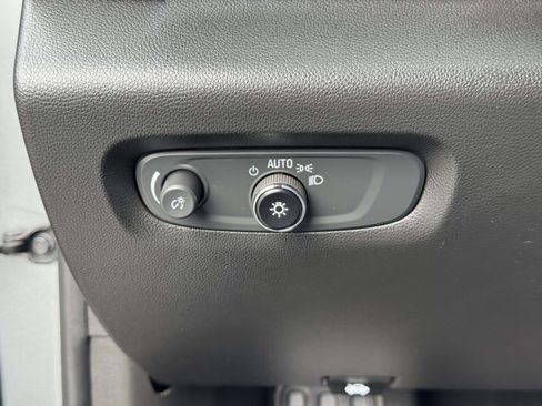 Used 2023 Chevrolet Traverse LT w/ LT Premium Package image 19