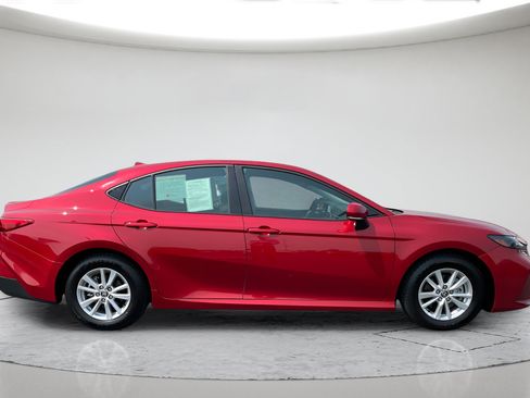 Used 2025 Toyota Camry LE w/ Convenience Package FWD image 2
