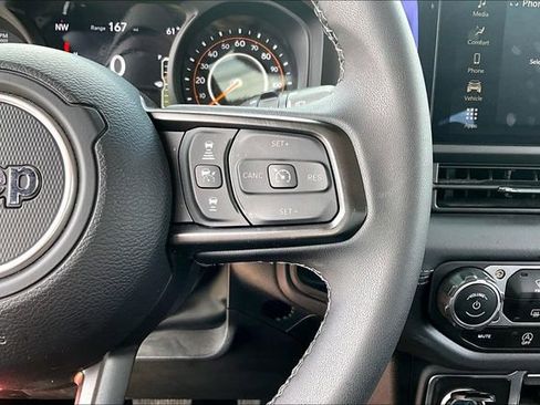 Used 2025 Jeep Wrangler Unlimited Rubicon AWD/4WD image 12