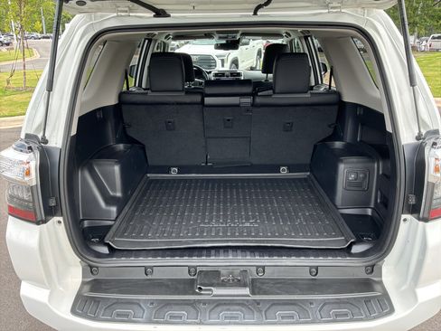 Used 2022 Toyota 4Runner SR5 Premium AWD/4WD image 31