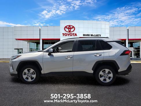 Used 2022 Toyota RAV4 XLE FWD image 2