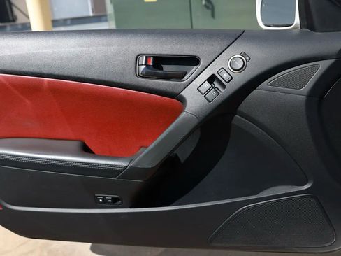 Used 2013 Hyundai Genesis 3.8 image 39