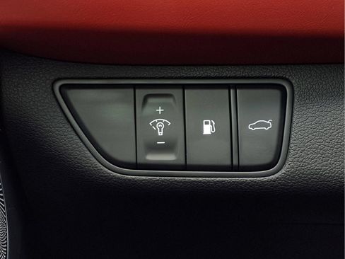 Used 2022 Genesis G70 3.3T Launch Edition RWD image 25