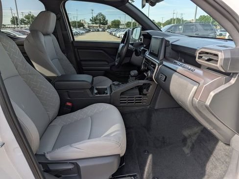 Certified 2026 Toyota Tacoma SR5 AWD/4WD image 30