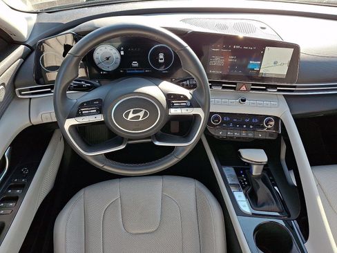 Used 2024 Hyundai Elantra Limited FWD image 12