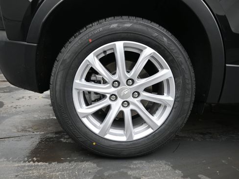 Used 2023 Cadillac XT4 Luxury w/ Cold Weather Package image 11