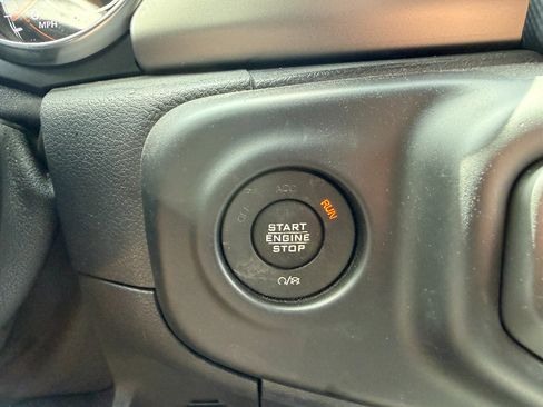 Used 2018 Jeep Wrangler Sport AWD/4WD image 37