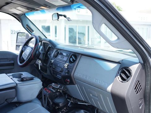 Used 2015 Ford F550 4x4 Crew Cab Super Duty image 2