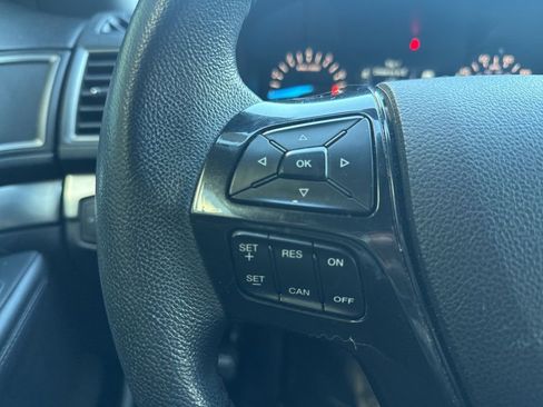 Used 2018 Ford Explorer XLT image 19