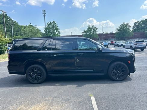 Used 2021 Cadillac Escalade ESV Sport AWD/4WD image 2