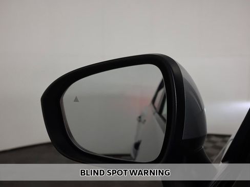 Used 2022 Nissan Rogue SV image 4