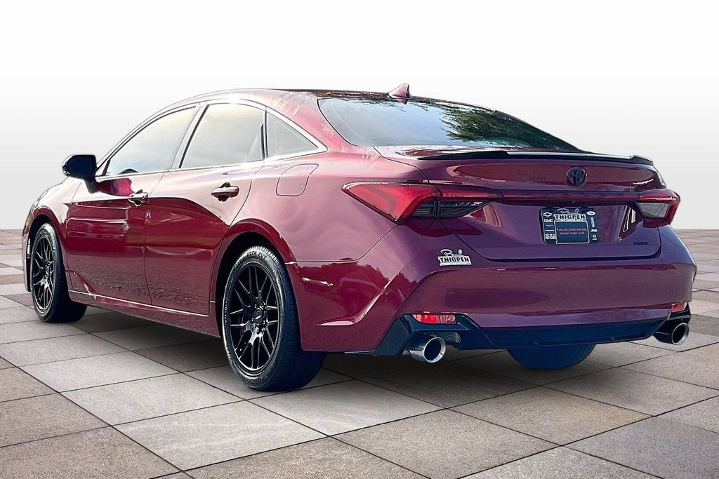 Used 2019 Toyota Avalon XSE FWD image 2