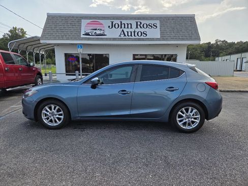 Used 2016 MAZDA MAZDA3 i Touring FWD image 1