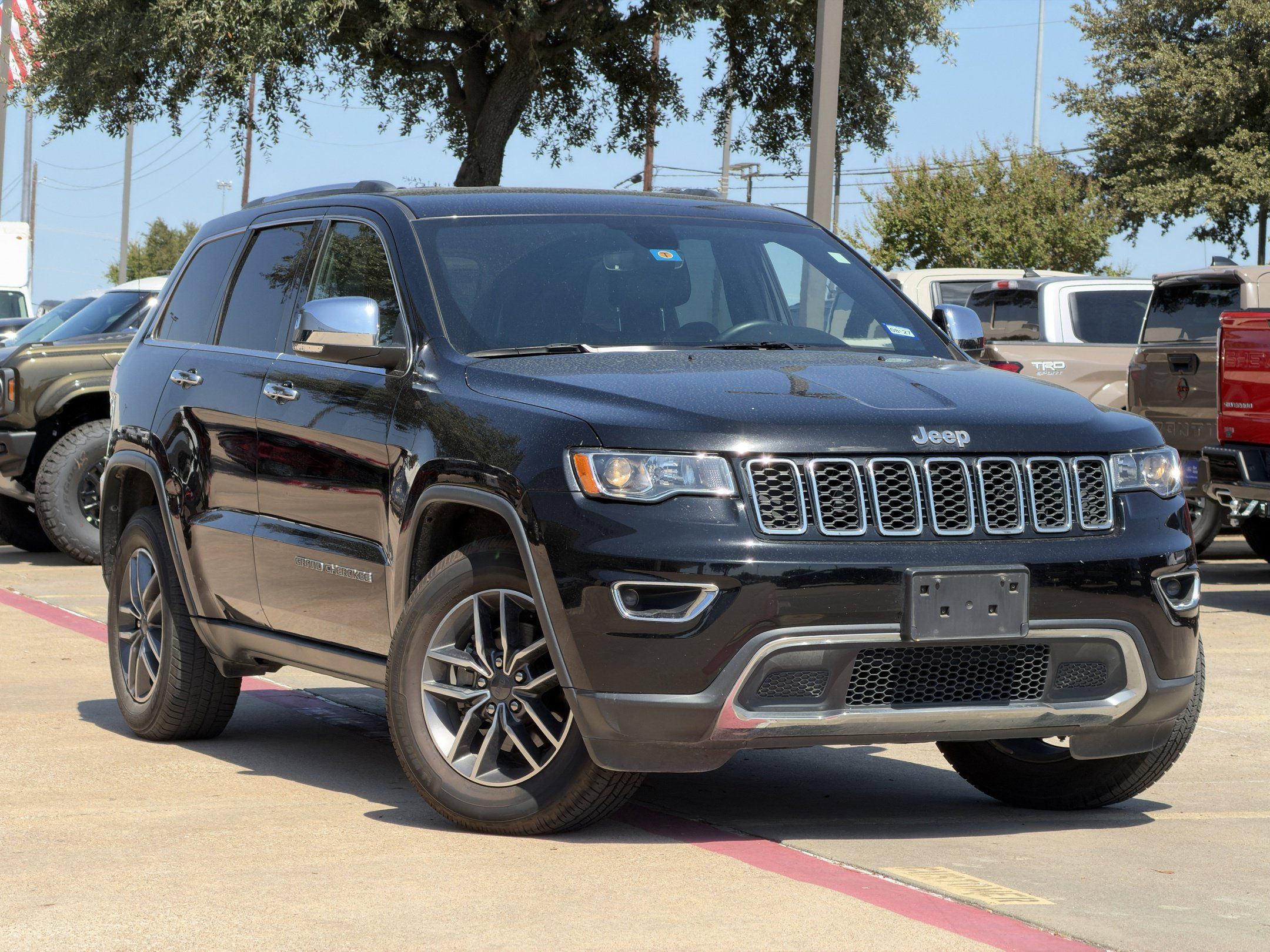 Used 2019 Jeep Grand Cherokee Limited AWD/4WD image 2
