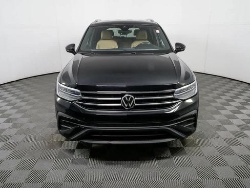 Certified 2023 Volkswagen Tiguan SE FWD image 36
