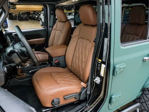 Used 2025 Jeep Wrangler Unlimited Rubicon w/ Technology Group image 93