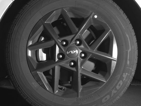 Used 2025 Kia K5 LXS image 12