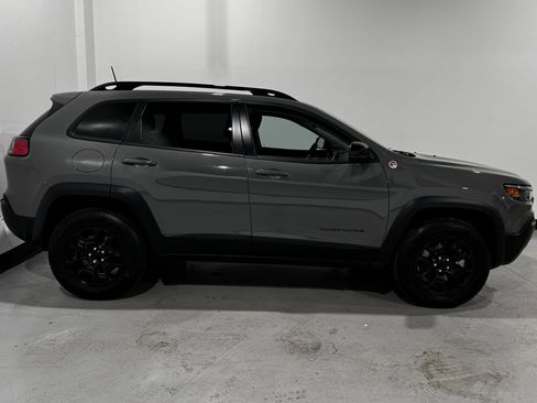 Used 2022 Jeep Cherokee Trailhawk w/ Comfort/Convenience Group AWD/4WD image 18