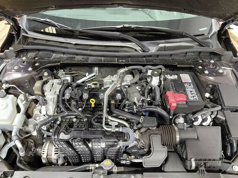 Used 2024 Nissan Altima 2.5 SV AWD/4WD image 7