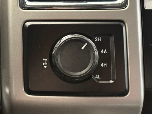 Used 2015 Ford F150 Lariat w/ Equipment Group 502A Luxury AWD/4WD image 38