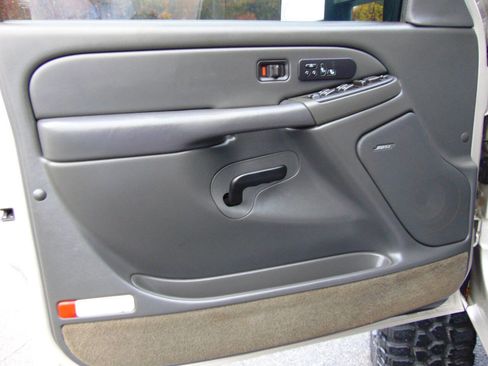 Used 2004 Chevrolet Silverado 2500 LT w/ Heavy-Duty Power Package image 43