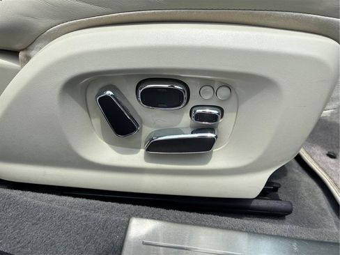 Used 2013 Jaguar XJ w/ Front Seat Comfort Pkg RWD image 37