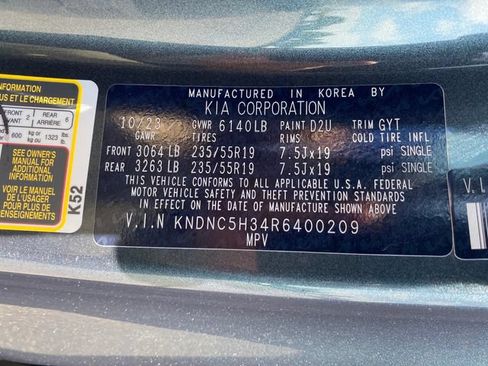 Used 2024 Kia Carnival EX FWD image 25