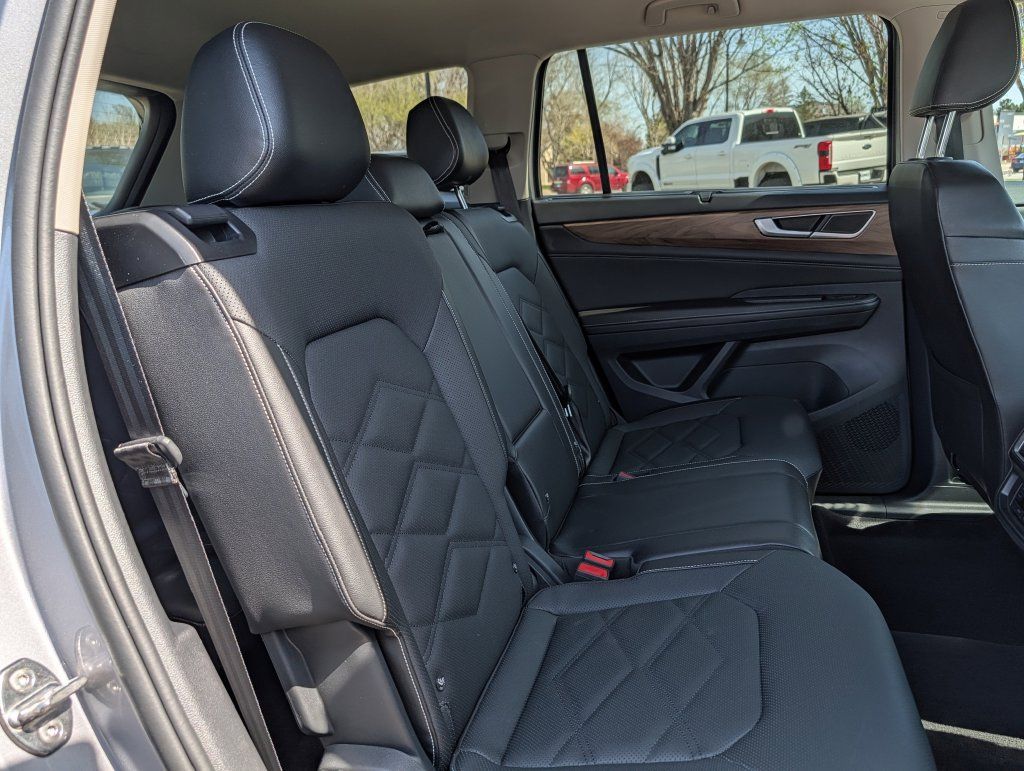 Used 2025 Volkswagen Atlas SE AWD/4WD image 24