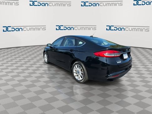 Used 2017 Ford Fusion SE w/ Fusion SE Technology Package FWD image 6