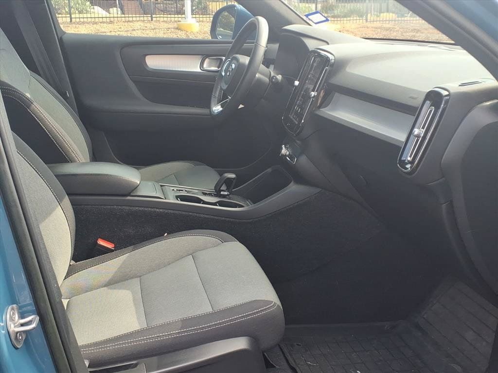 Used 2023 Volvo XC40 B4 Core w/ Convenience Package FWD image 20