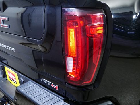 Certified 2022 GMC Sierra 2500 AT4 w/ AT4 Preferred Package AWD/4WD image 17