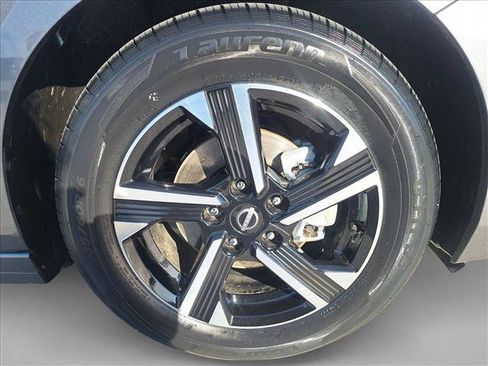 Used 2025 Nissan Sentra SV image 21