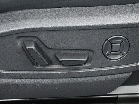 Certified 2025 Audi Q5 Premium w/ Convenience Package image 37