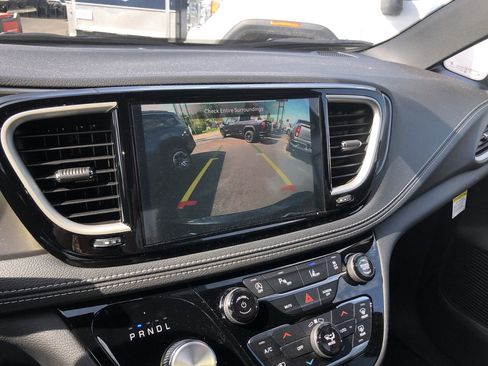 New 2026 Chrysler Pacifica Select image 22