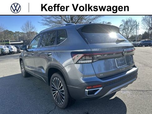 New 2026 Volkswagen Taos SE FWD image 3