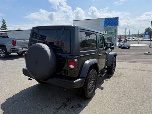 Used 2025 Jeep Wrangler Sport AWD/4WD image 8