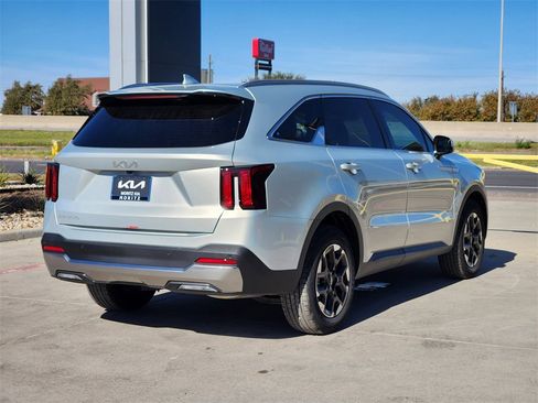 New 2026 Kia Sorento S image 4