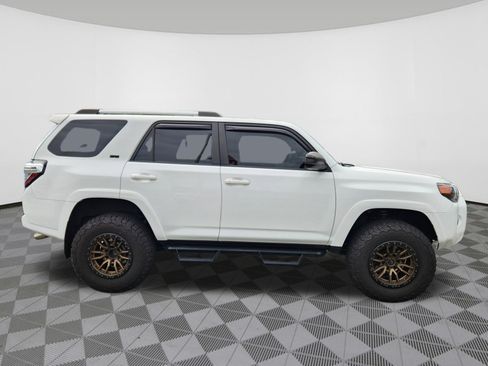 Used 2022 Toyota 4Runner SR5 AWD/4WD image 6