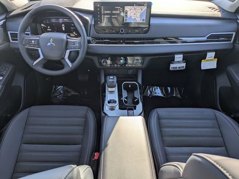 New 2026 Mitsubishi Outlander SE FWD image 13