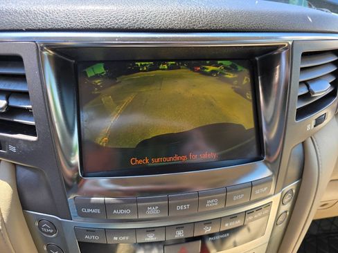 Used 2011 Lexus LX 570 4WD image 20