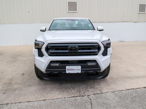 Certified 2024 Toyota Tacoma SR5 image 3